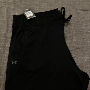 NWT Women’s Plus Under Armour Heatgear Capris (Black, 1x)